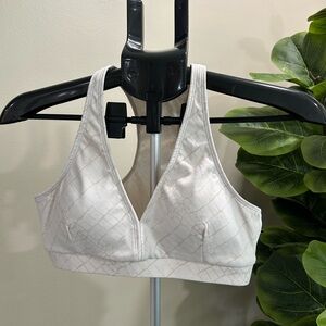 Lici Fit Women's Cream Crocodile Print Sports Bra